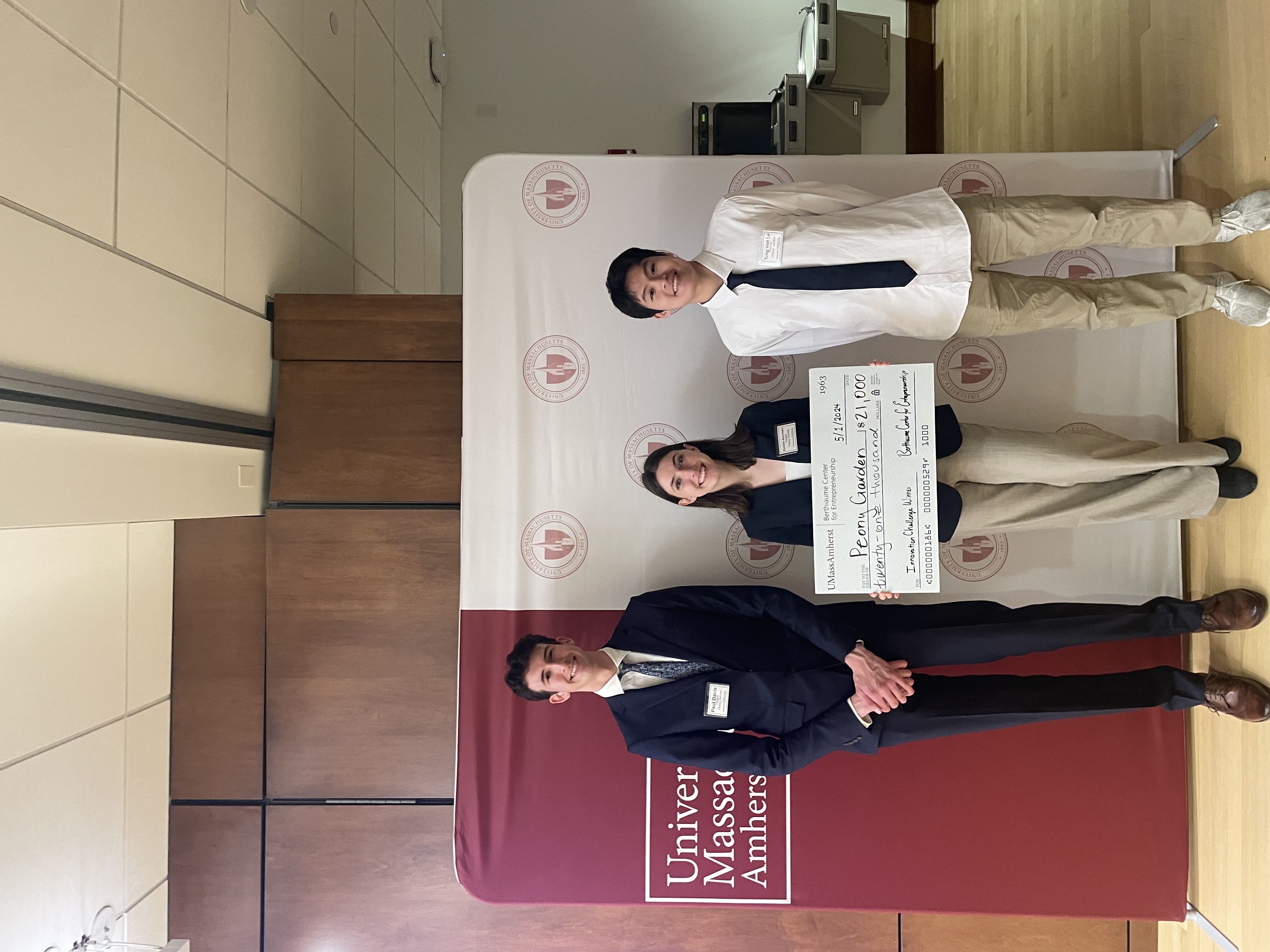 Paul Kurstin and Tung winnign second place in the innovation challenge
